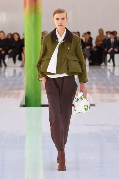 Look 49